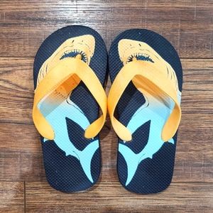 The Children's Place Boy's Shark Slip-On Thong Flip Flop Sandal Size 12/13